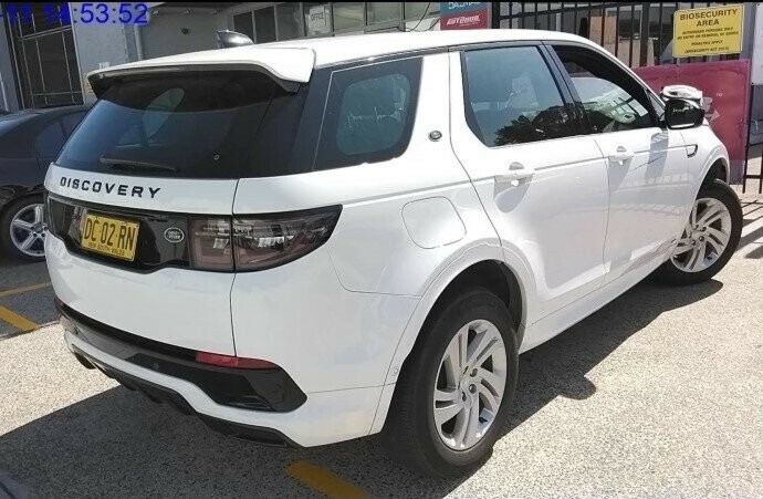 Land Rover Discovery Sport image 2