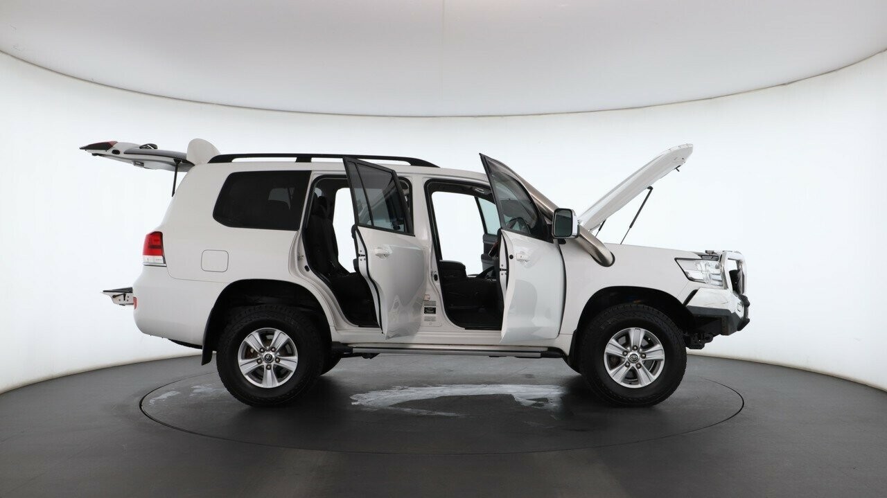 Toyota Landcruiser image 3