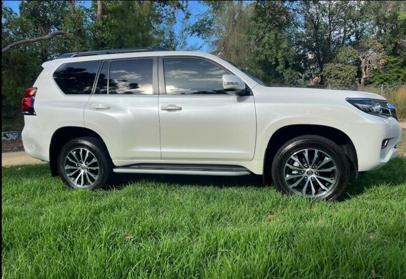 Toyota Landcruiser Prado image 2