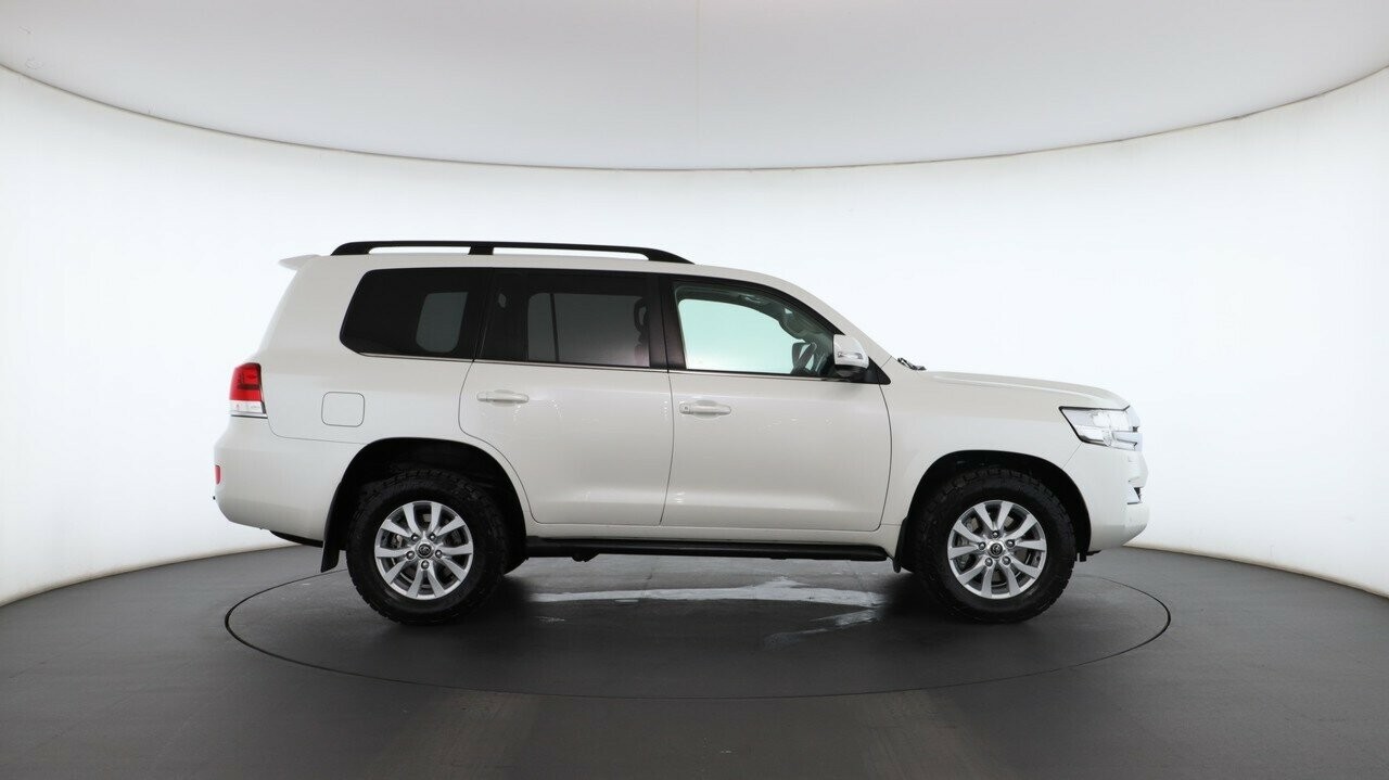 Toyota Landcruiser image 2