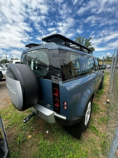 Land Rover Defender image 2