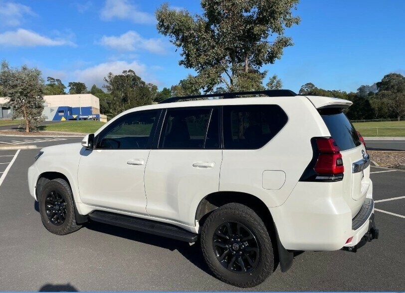 Toyota Landcruiser Prado image 2