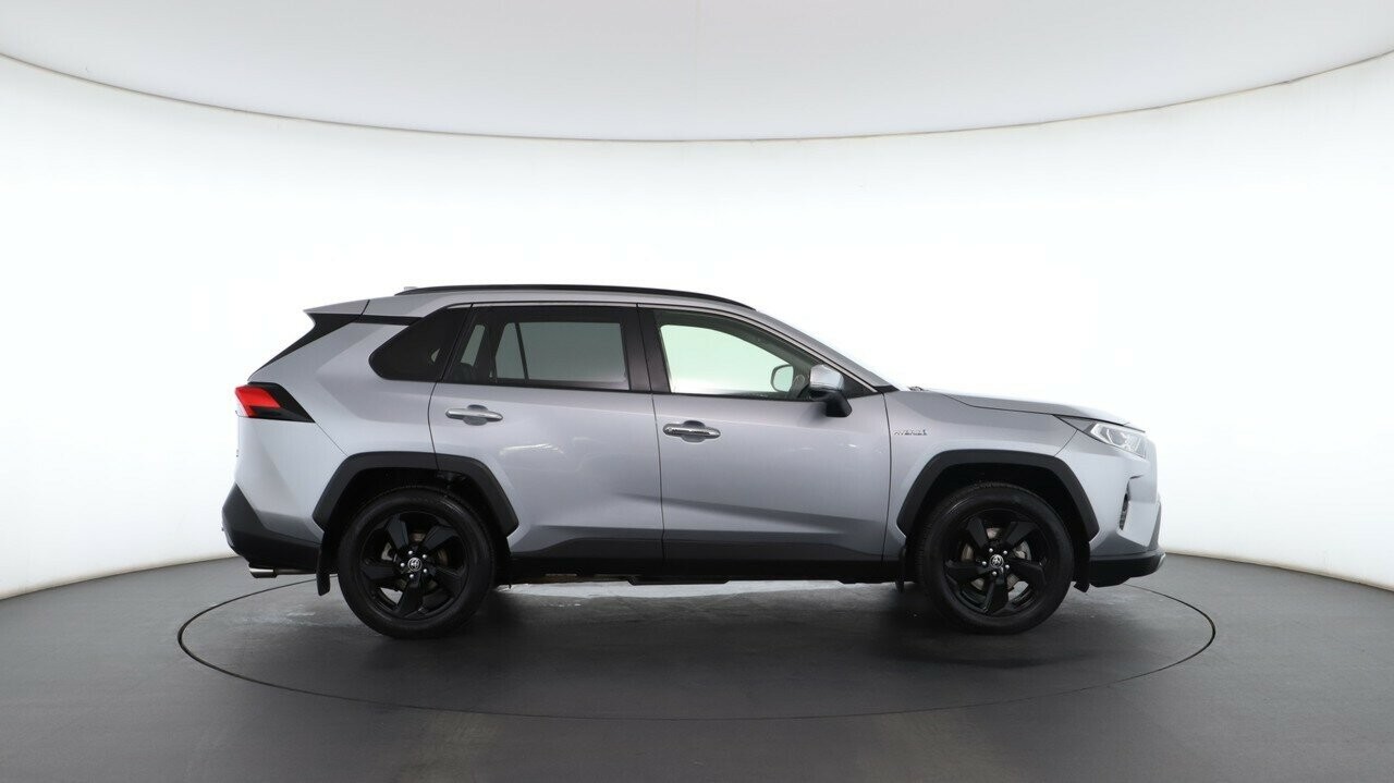 Toyota Rav4 image 2