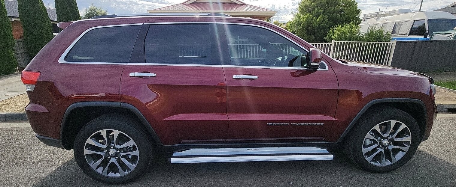 Jeep Grand Cherokee image 2