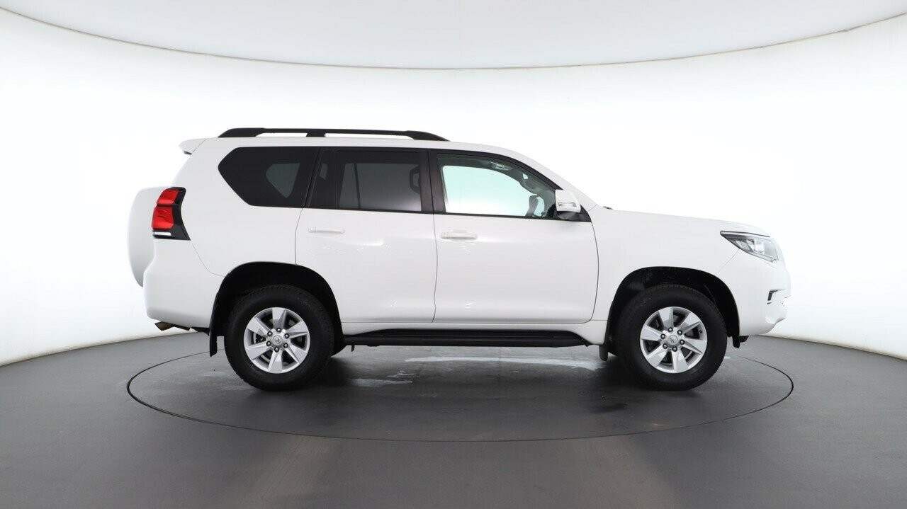 Toyota Landcruiser Prado image 2