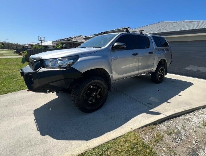 Toyota Hilux image 1