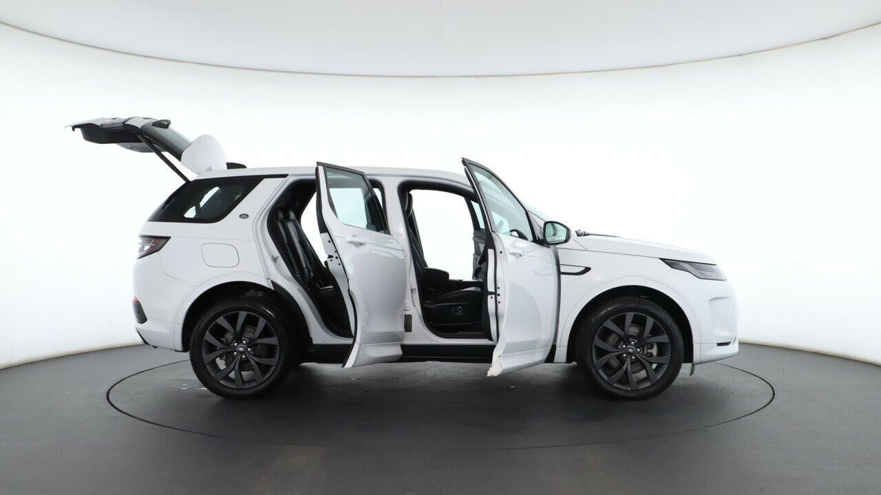 Land Rover Discovery Sport image 2