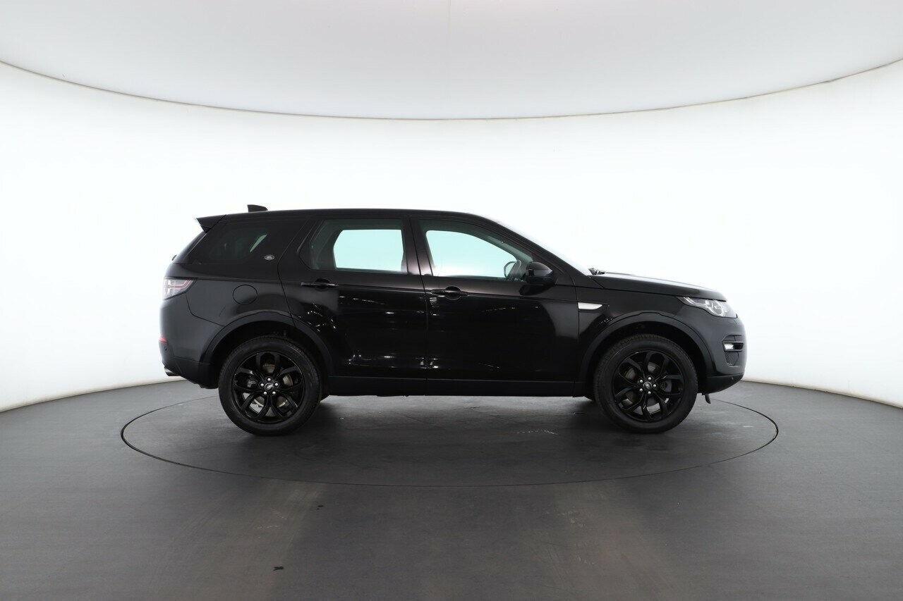 Land Rover Discovery Sport image 2