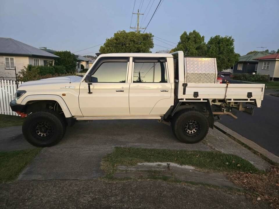 Toyota Landcruiser image 2