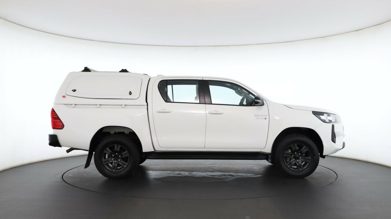 Toyota Hilux image 2