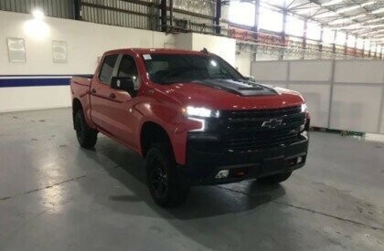 Chevrolet Silverado image 2