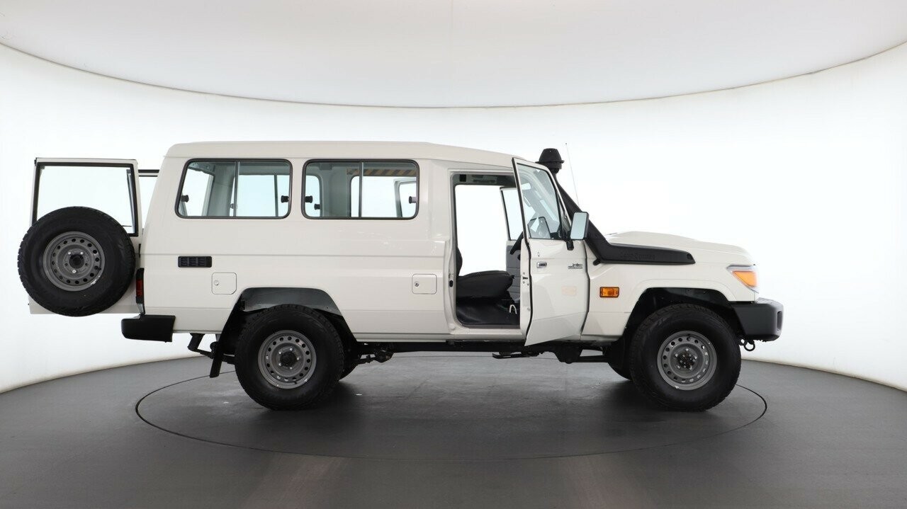 Toyota Landcruiser image 2