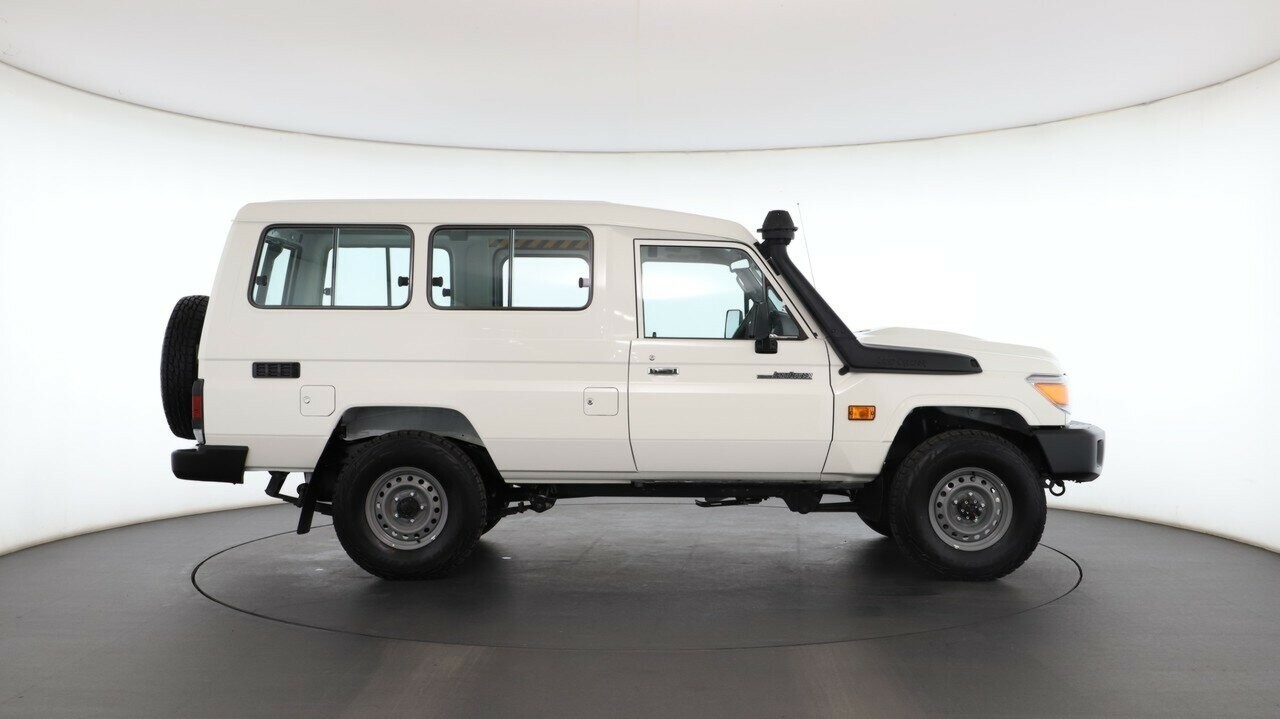 Toyota Landcruiser image 3