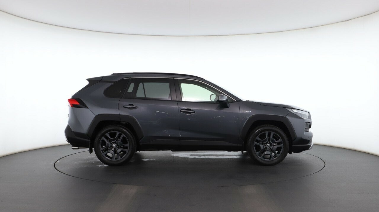 Toyota Rav4 image 2