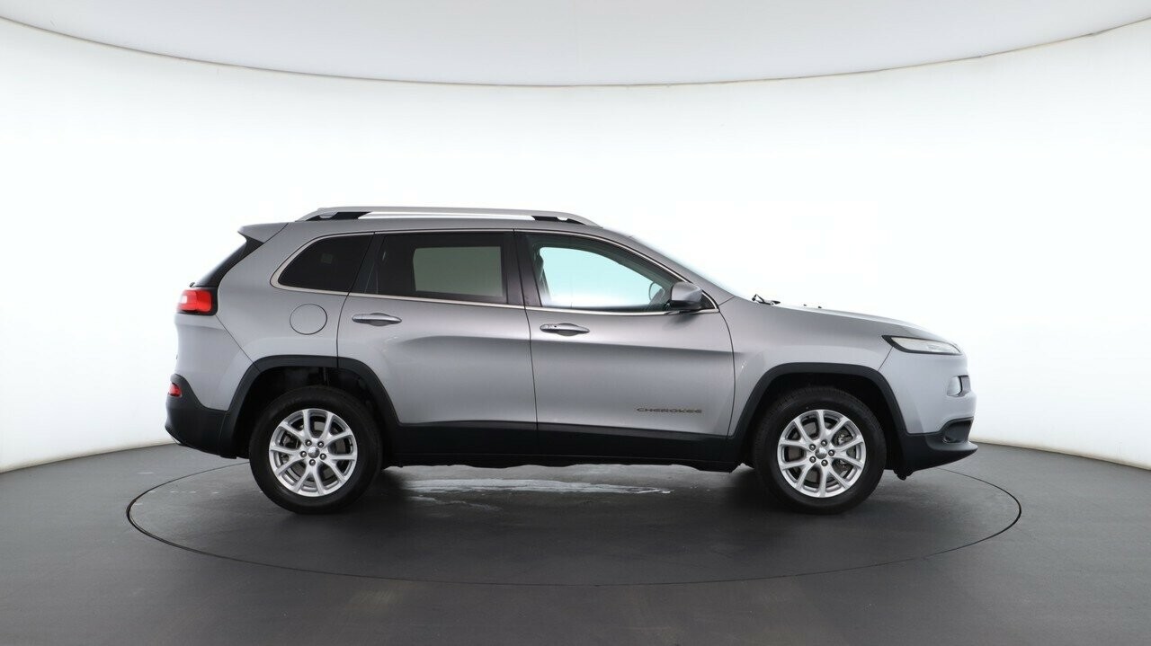 Jeep Cherokee image 3