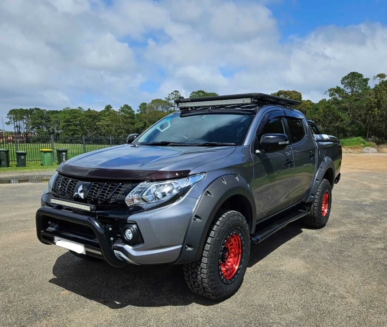 Mitsubishi Triton image 2