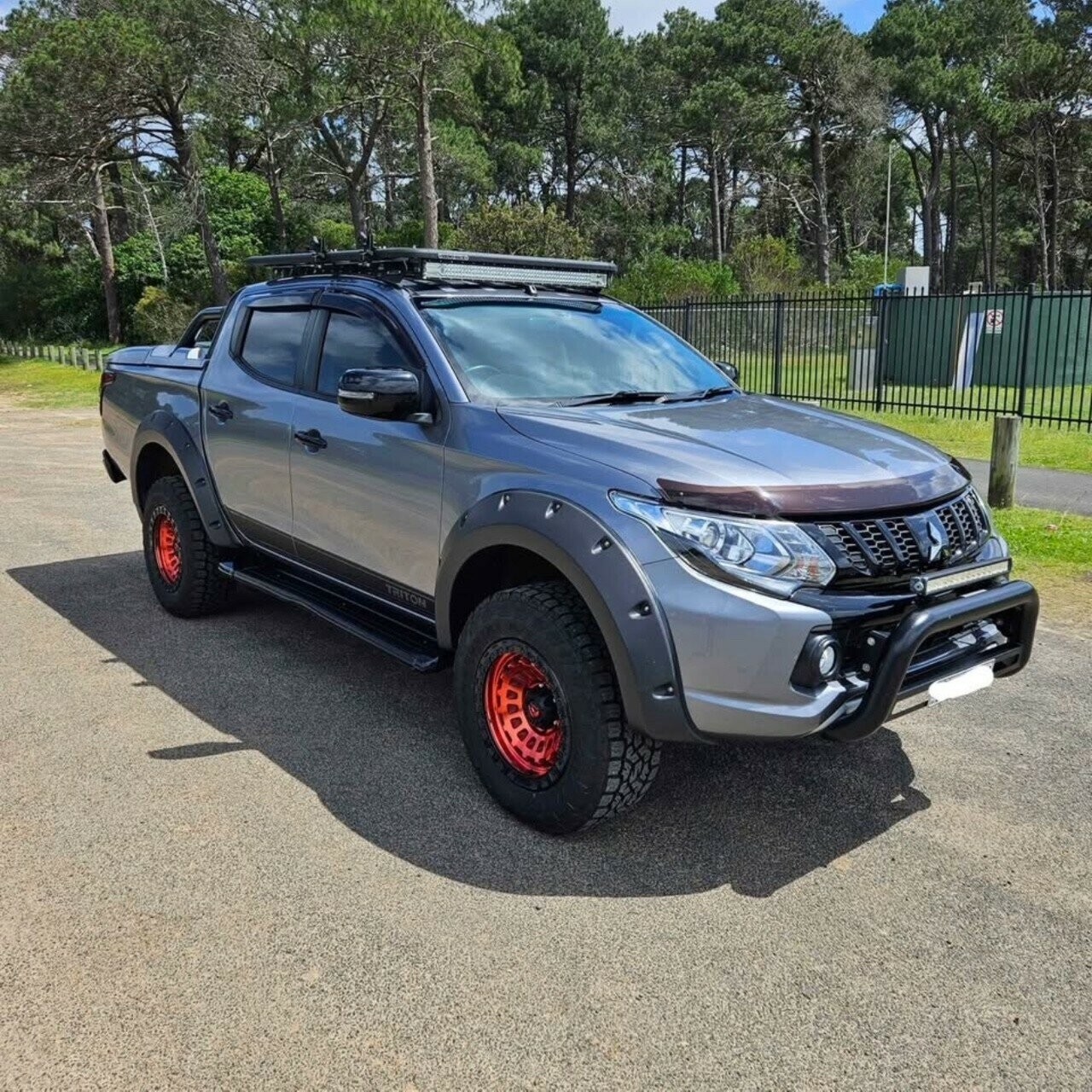 Mitsubishi Triton image 3