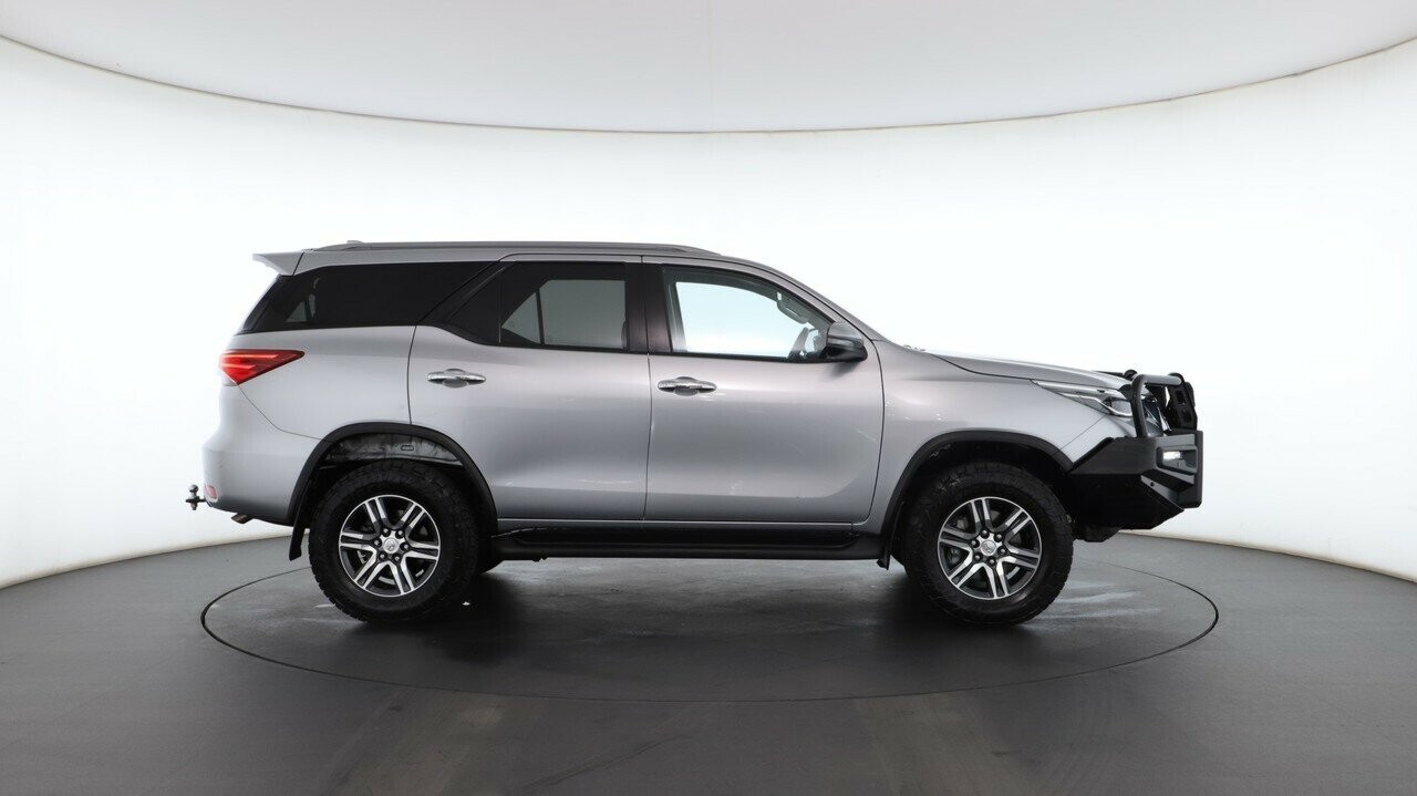 Toyota Fortuner image 2