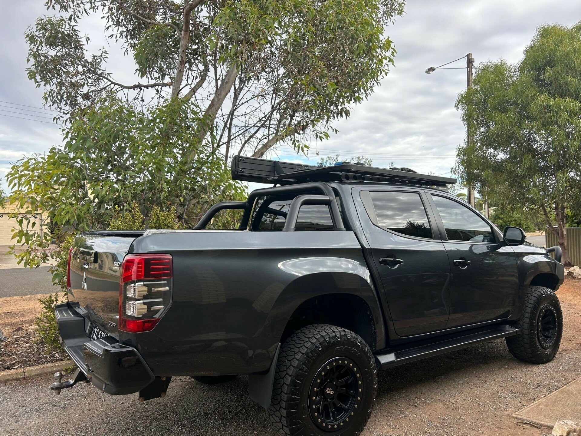 Mitsubishi Triton image 1