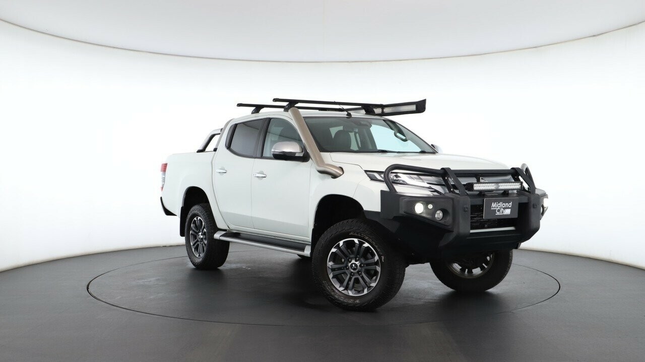 Mitsubishi Triton image 1