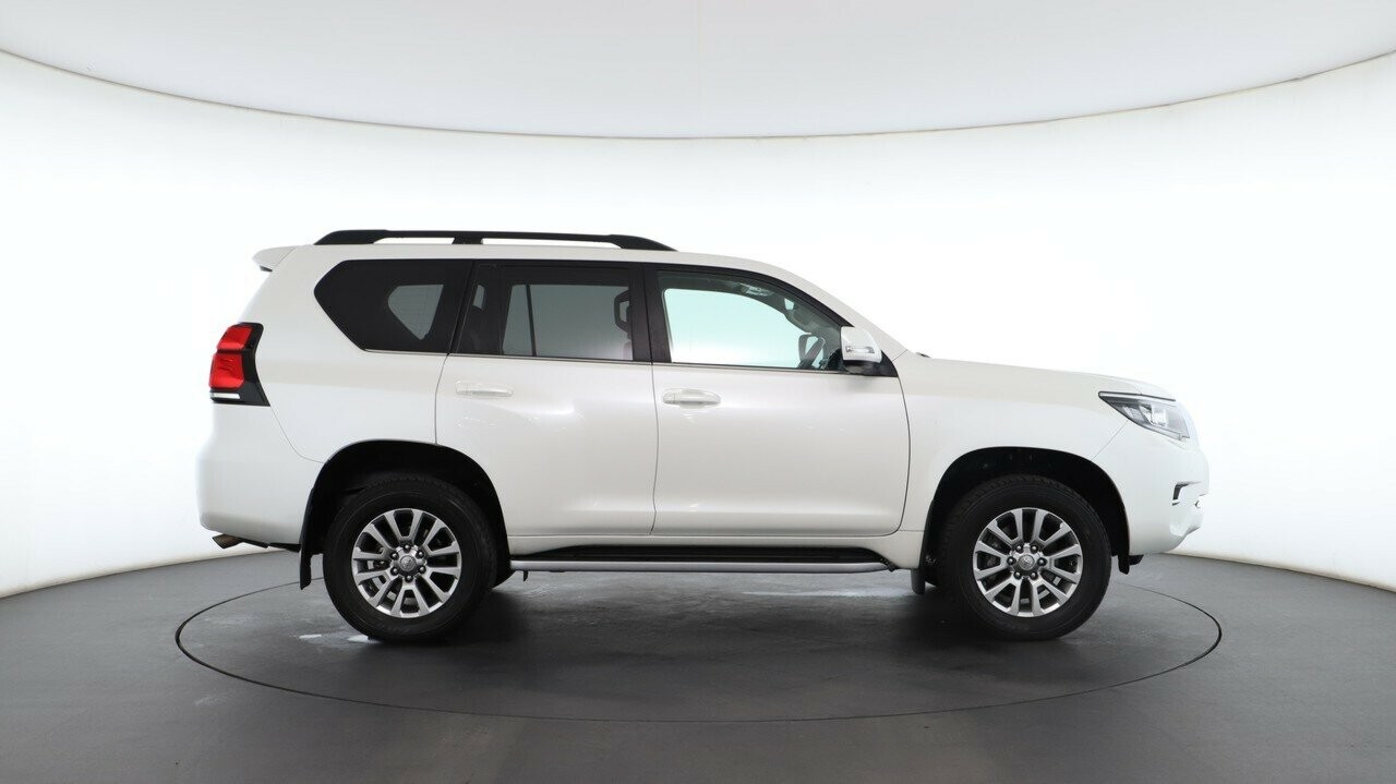 Toyota Landcruiser Prado image 2