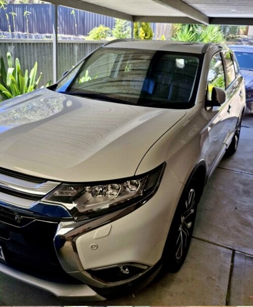 Mitsubishi Outlander image 1