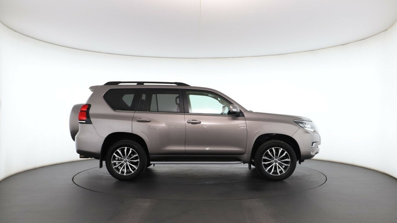 Toyota Landcruiser Prado image 2