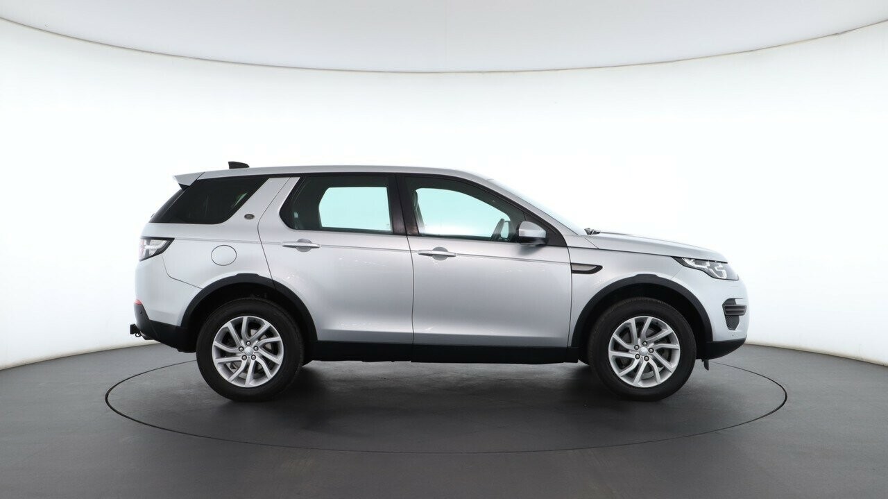 Land Rover Discovery Sport image 2