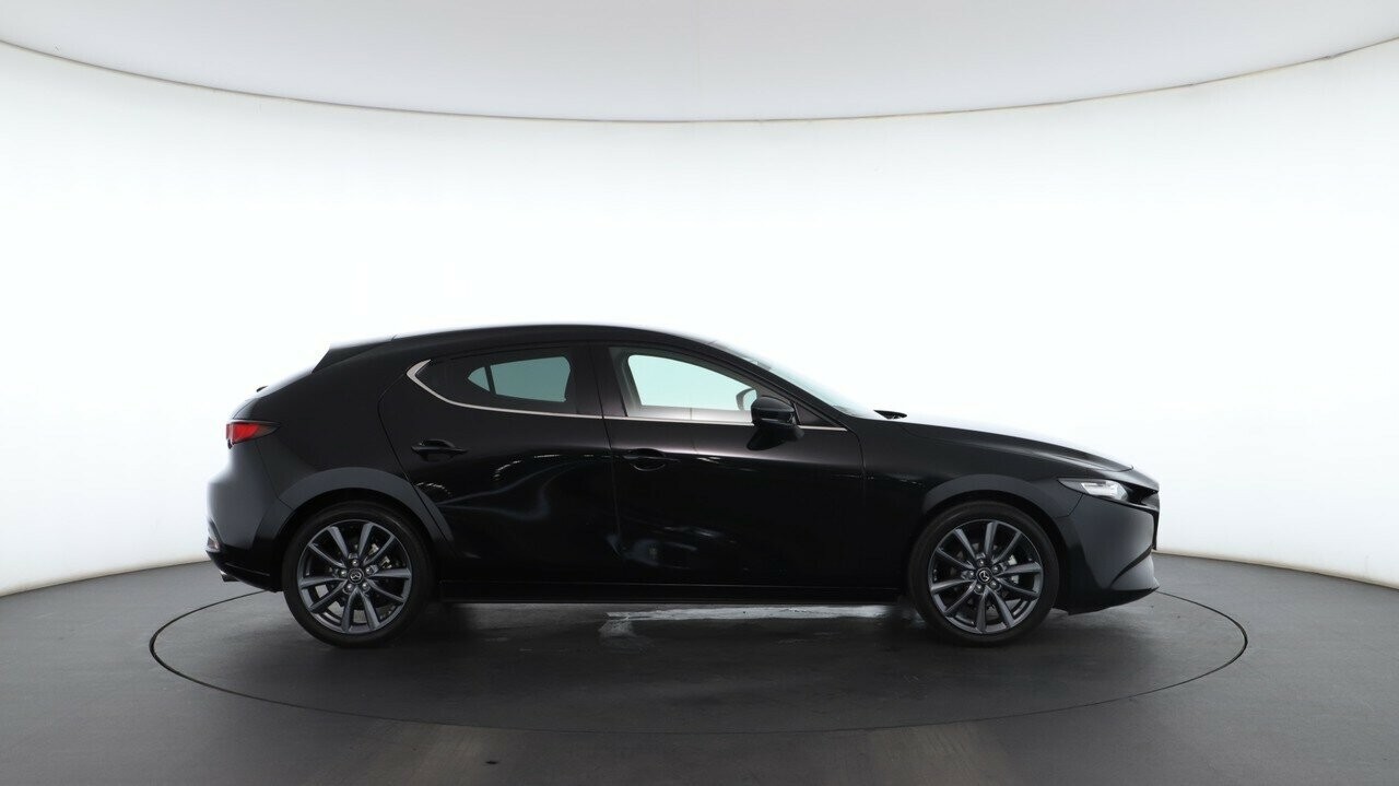 Mazda 3 image 2