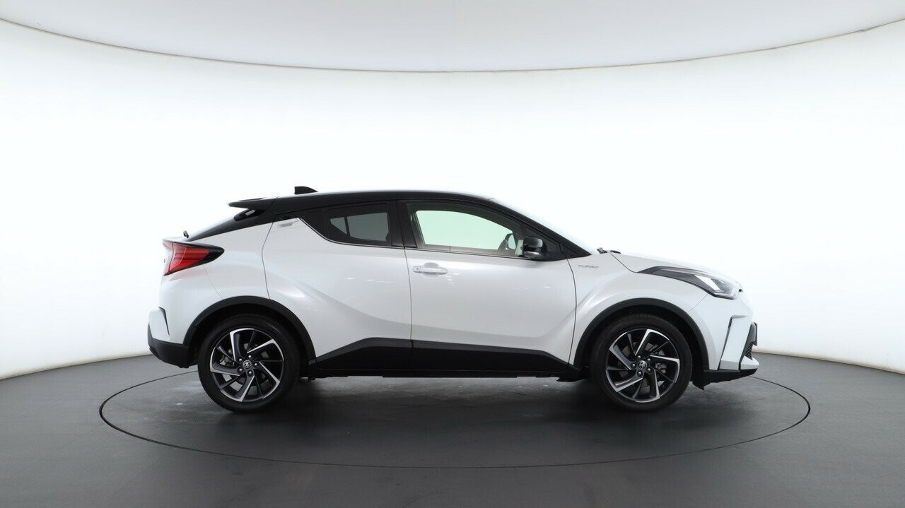 Toyota C-hr image 2