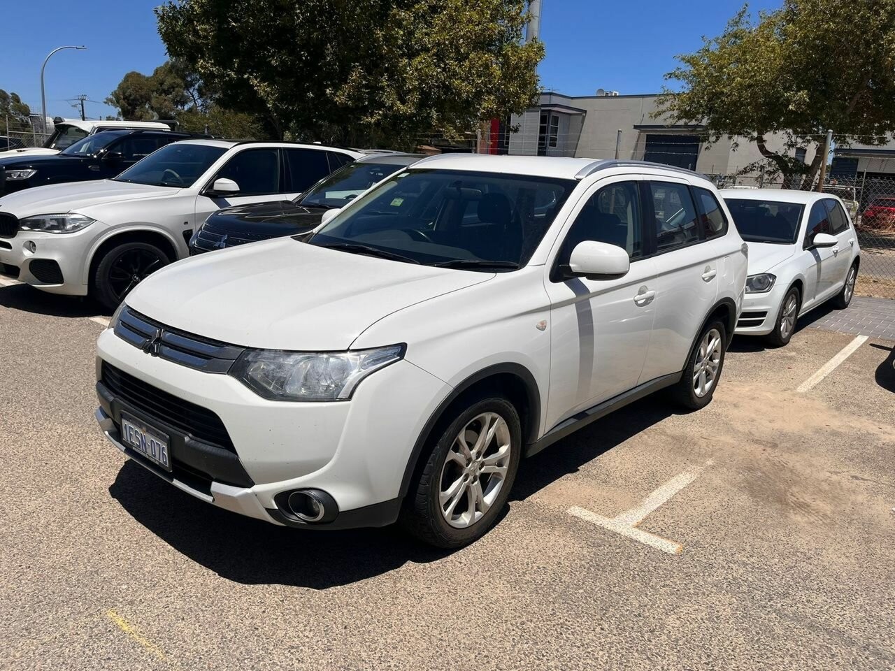 Mitsubishi Outlander image 1