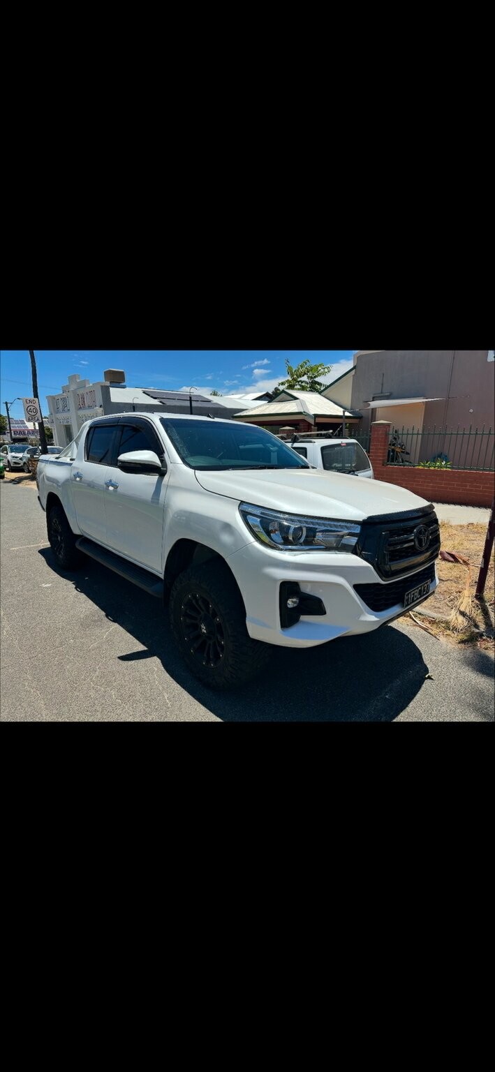 Toyota Hilux image 4