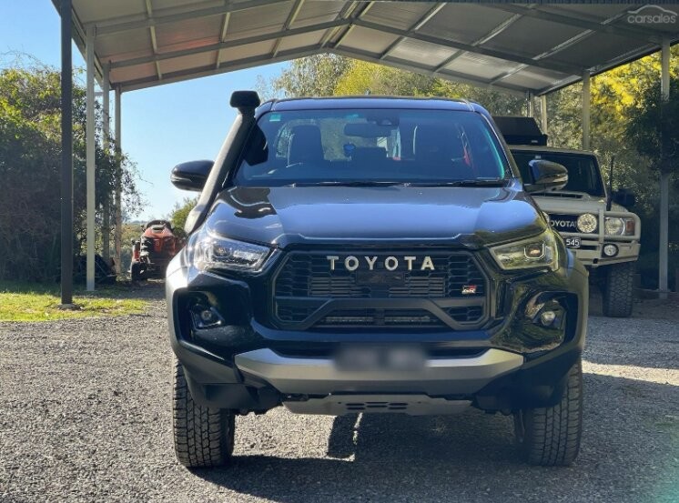 Toyota Hilux image 2