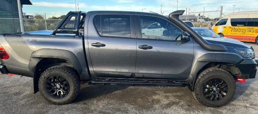 Toyota Hilux image 2