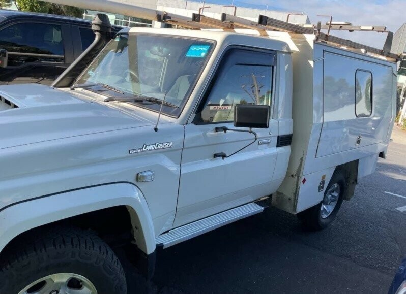 Toyota Landcruiser image 2