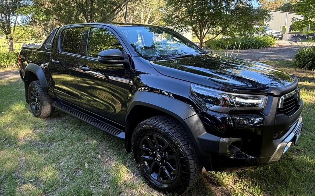 Toyota Hilux image 1