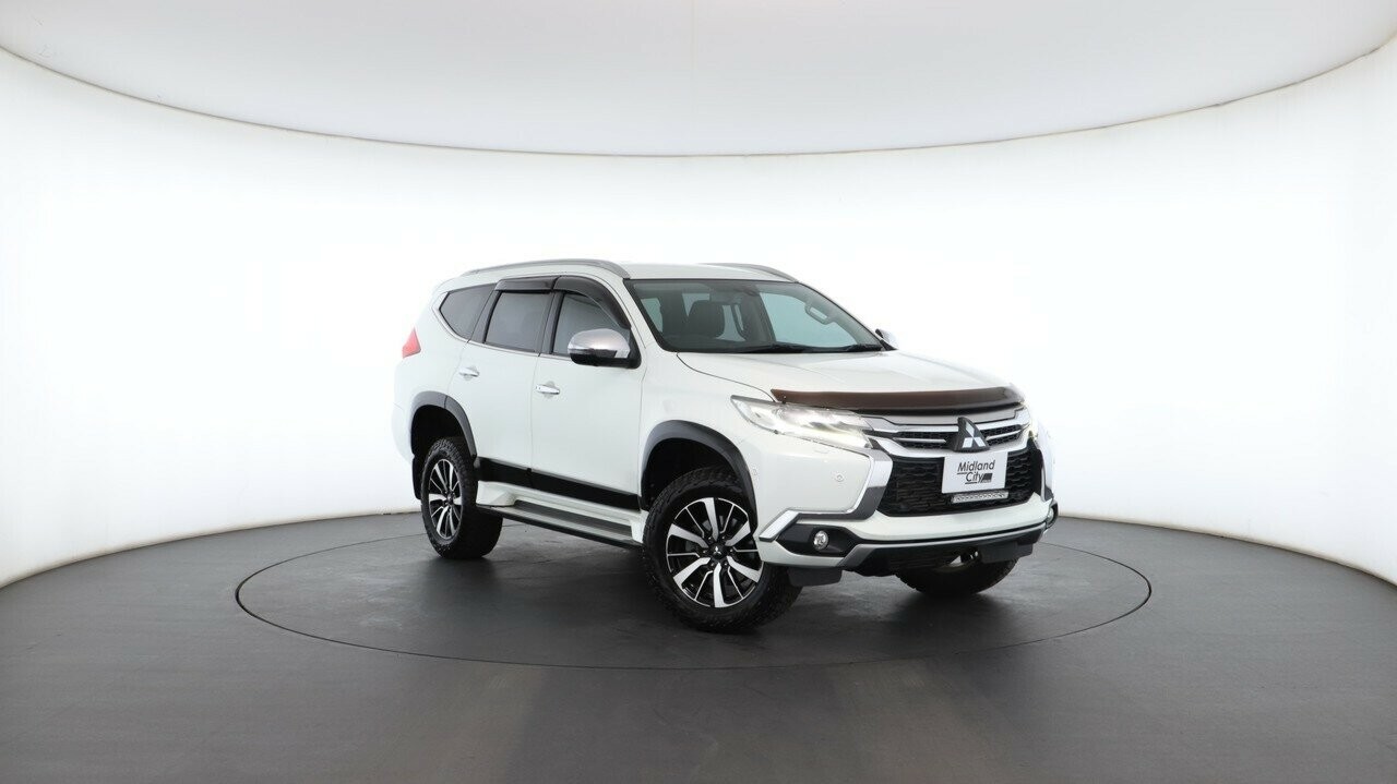 Mitsubishi Pajero Sport image 1