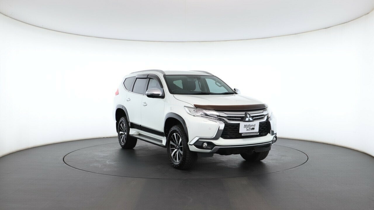 Mitsubishi Pajero Sport image 4