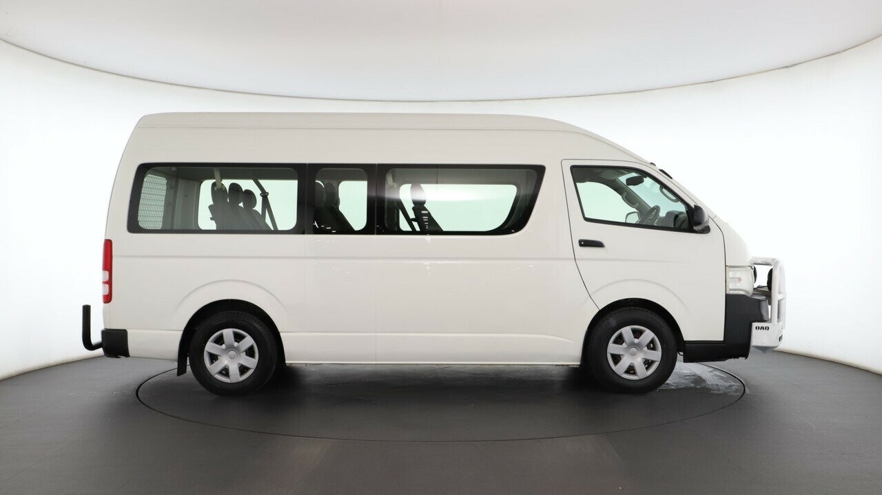 Toyota Hiace image 2