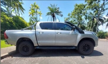 Toyota Hilux image 2