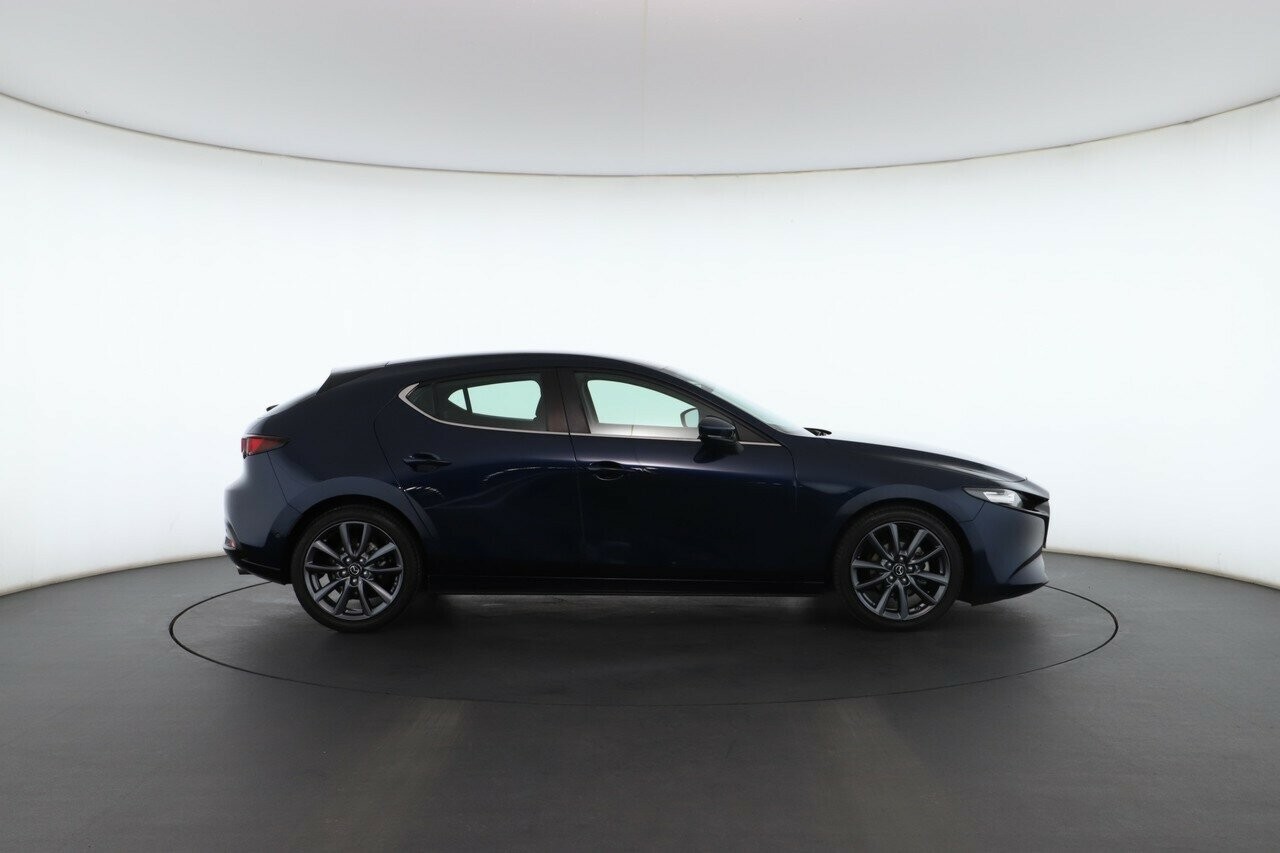 Mazda 3 image 2