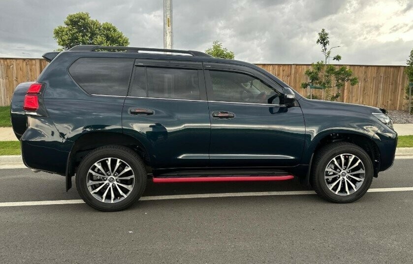 Toyota Landcruiser Prado image 3