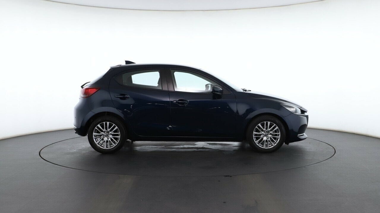 Mazda 2 image 2