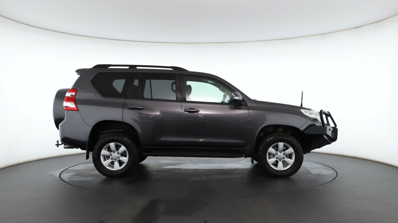 Toyota Landcruiser Prado image 3