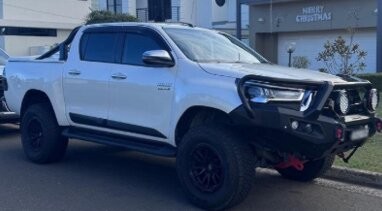 Toyota Hilux image 2