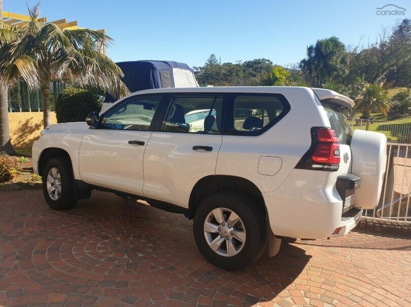 Toyota Landcruiser Prado image 2