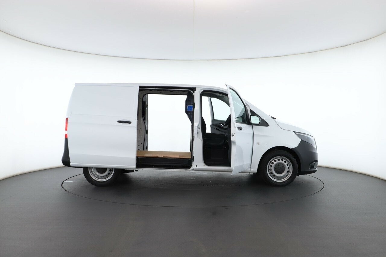 Mercedes Benz Vito image 3