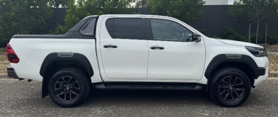 Toyota Hilux image 1