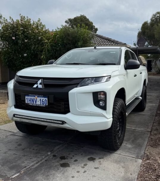 Mitsubishi Triton image 1