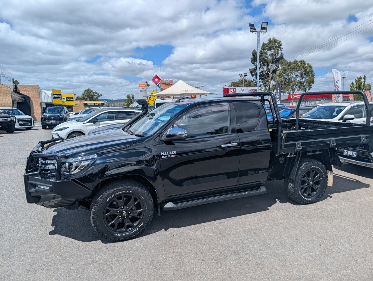 Toyota Hilux image 2